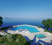Seaside apartment with pool in Plat 