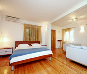 Studio Apartment with Pool in Mavarcica, nr Trogir, Sleeps 2