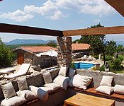 3 bedroom villa with pool near Malinska, Krk, Sleeps 6