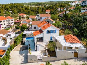 4 Bedroom Villa with Pool on Brac Island