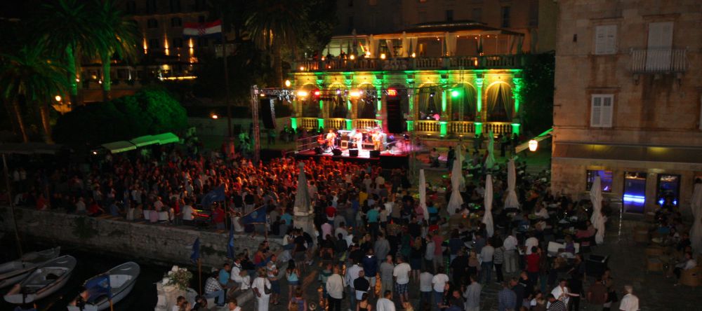 Hvar entertainment_100x444