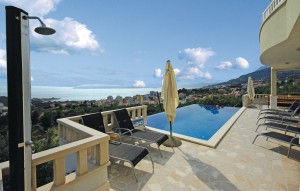 6 bedroom holiday villa with pool for 14 in Makarska