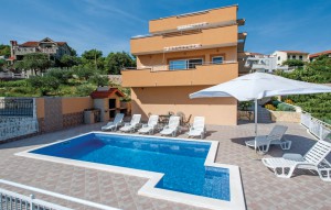 6 bedroom villa with pool in Marina, near Trogir – sleeps 14