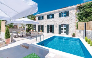 3 bedroom semi-detached villa with pool in Orasac, near Dubrovnik – sleeps 6