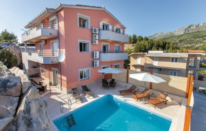 9 bedroom villa with pool in Podstrana, near Split – sleeps 18