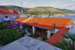 Vis Island Villa with boat rental option