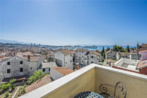 Enjoy Split city villa views. Sleeps 10